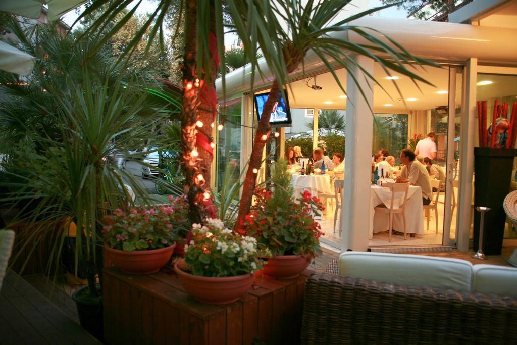 Hotel Bengasi Rímini Exterior foto